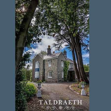 Taldraeth - Old Vicarage Guest House Penrhyndeudreath Eksteriør billede