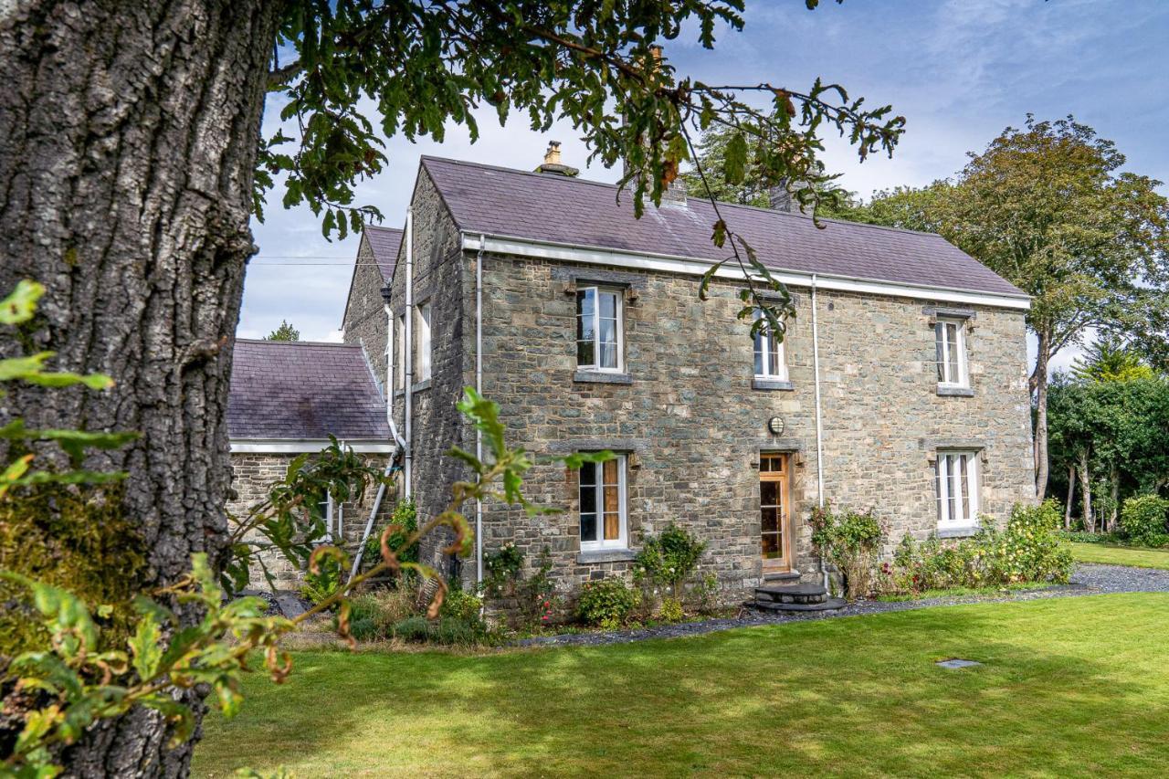 Taldraeth - Old Vicarage Guest House Penrhyndeudreath Eksteriør billede